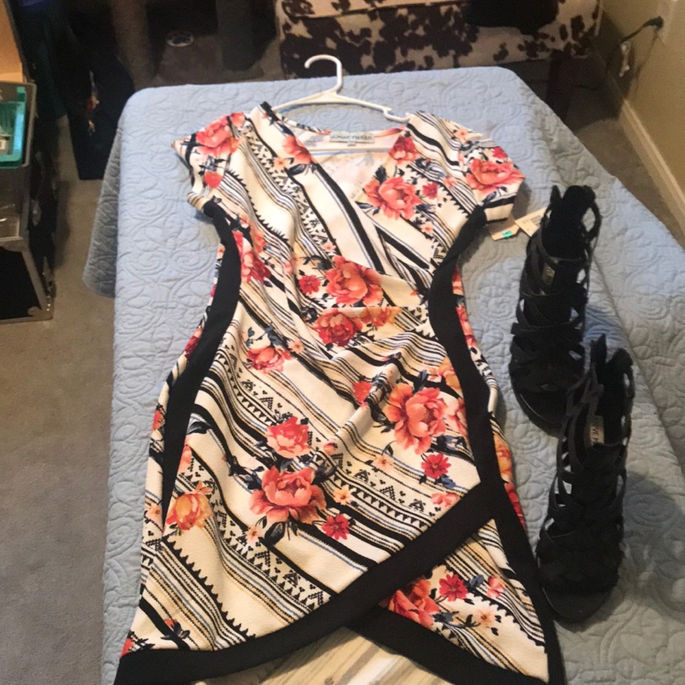 Almost Famous floral dress